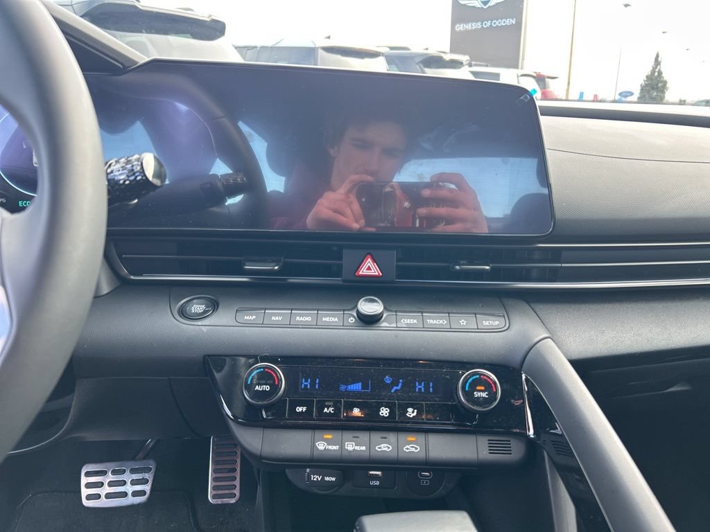Used 2025 Hyundai Elantra SEL FWD image 18