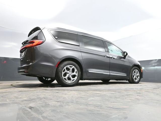 Used 2023 Chrysler Pacifica Limited FWD image 61