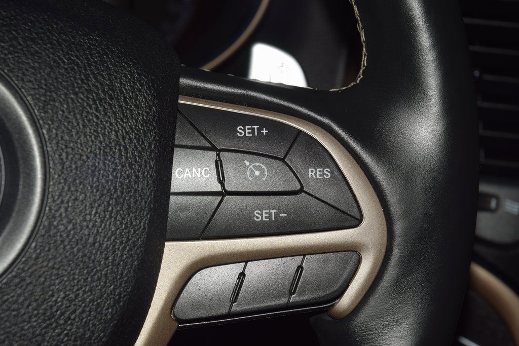 Used 2017 Jeep Grand Cherokee Limited image 39