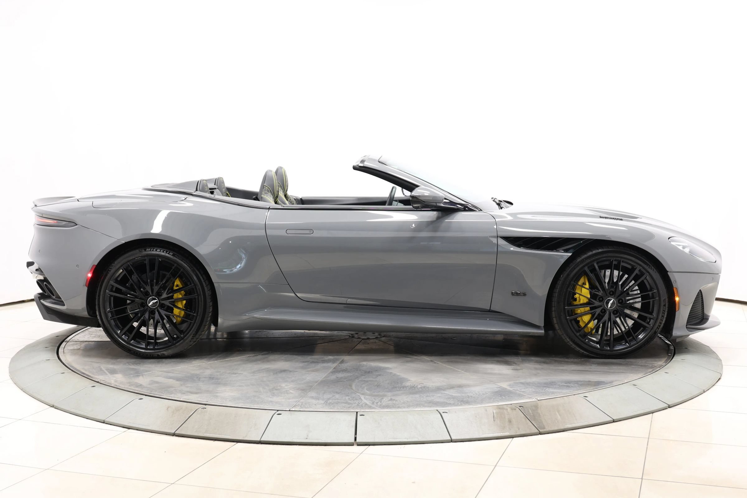 Used 2021 Aston Martin DBS Superleggera Volante RWD image 77