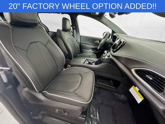 New 2027 Chrysler Pacifica Limited AWD/4WD image 29
