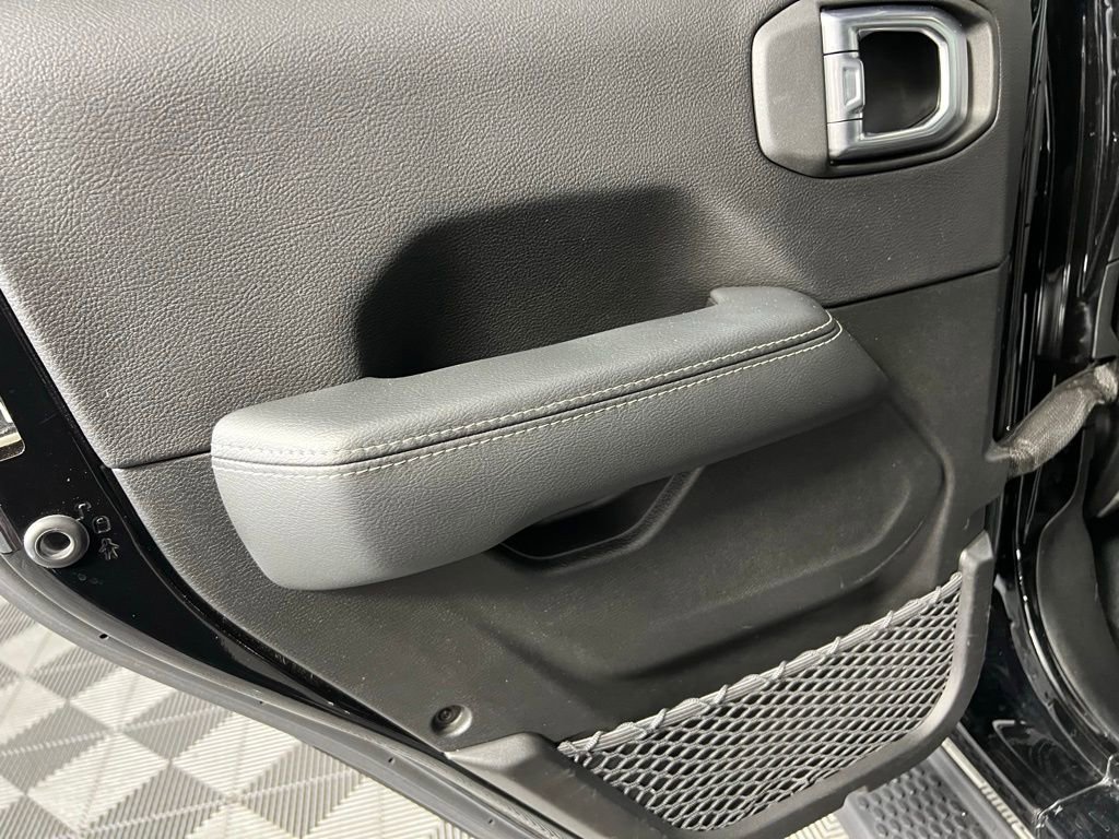 Used 2022 Jeep Wrangler Unlimited Sahara image 27