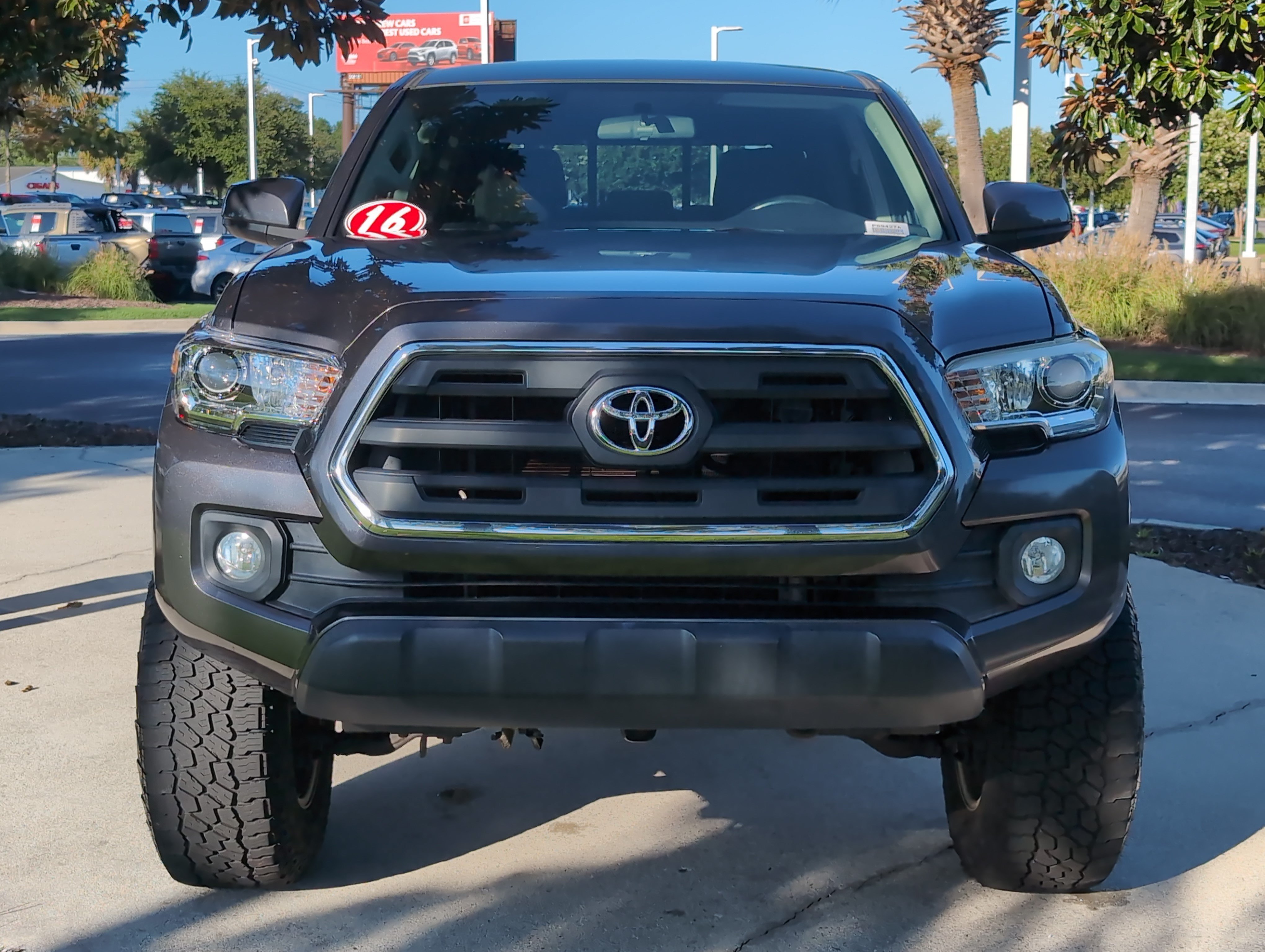 Used 2016 Toyota Tacoma SR5 w/ Towing Package RWD image 3