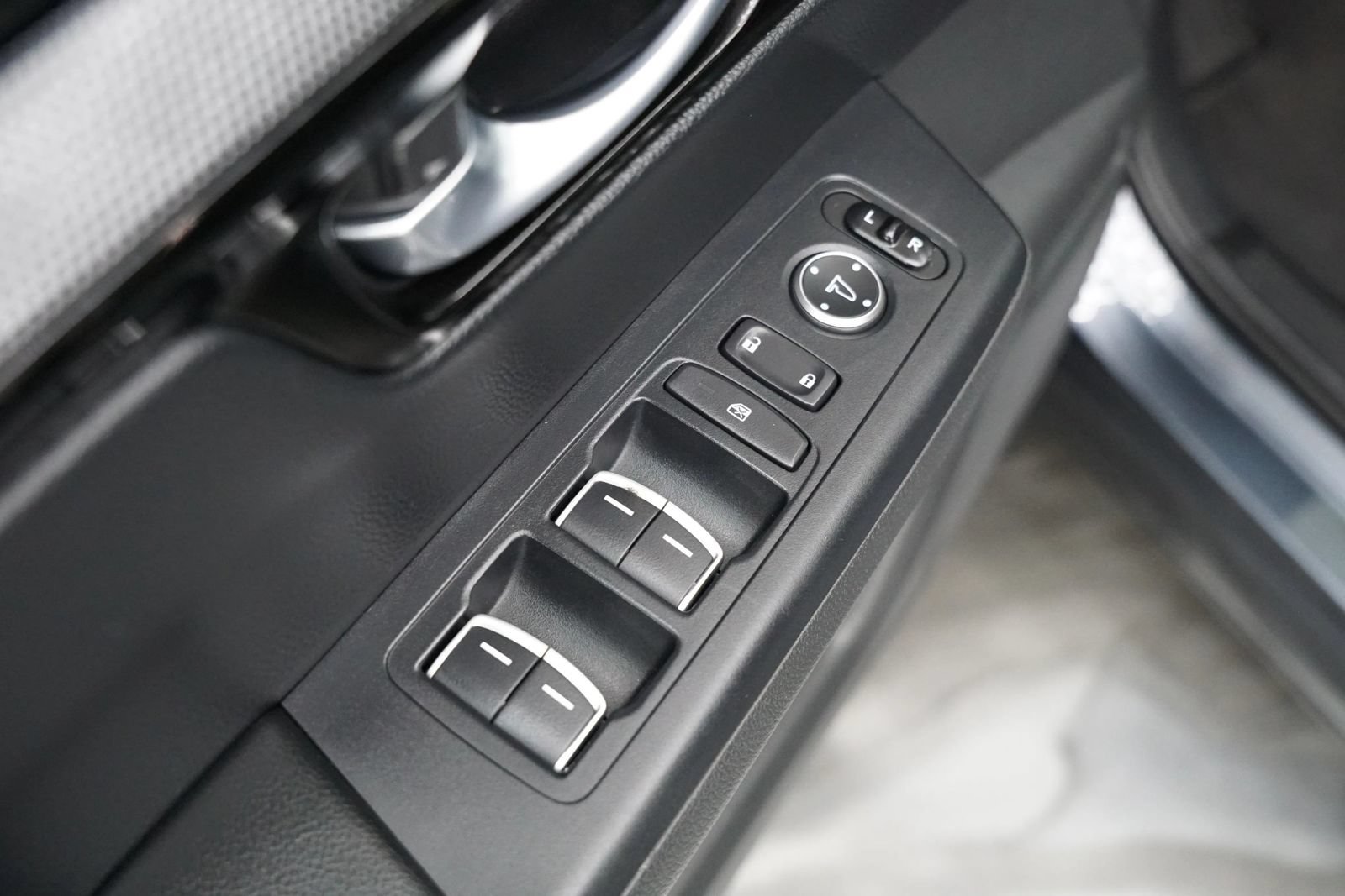 Used 2023 Honda CR-V EX-L image 18