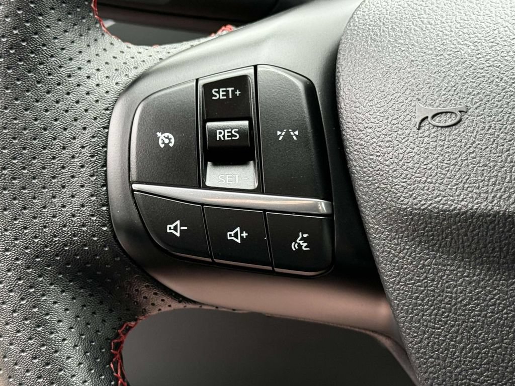 Used 2025 Ford Escape ST-Line AWD/4WD image 10