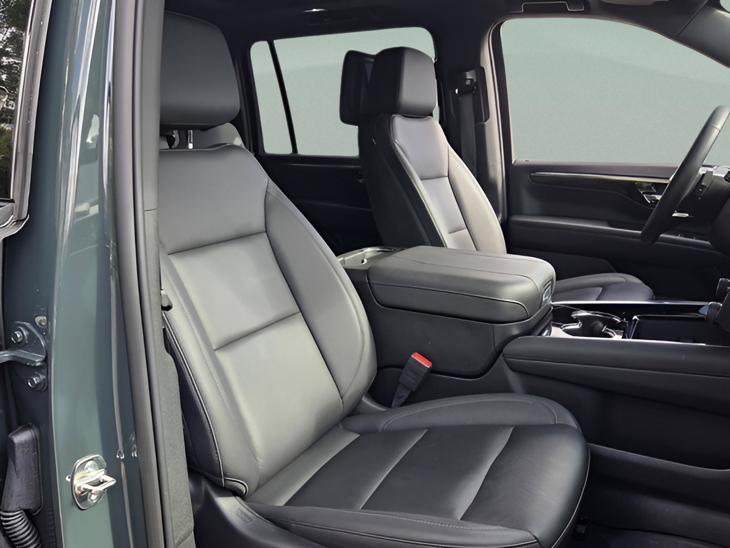 Used 2026 Chevrolet Suburban Z71 AWD/4WD image 15