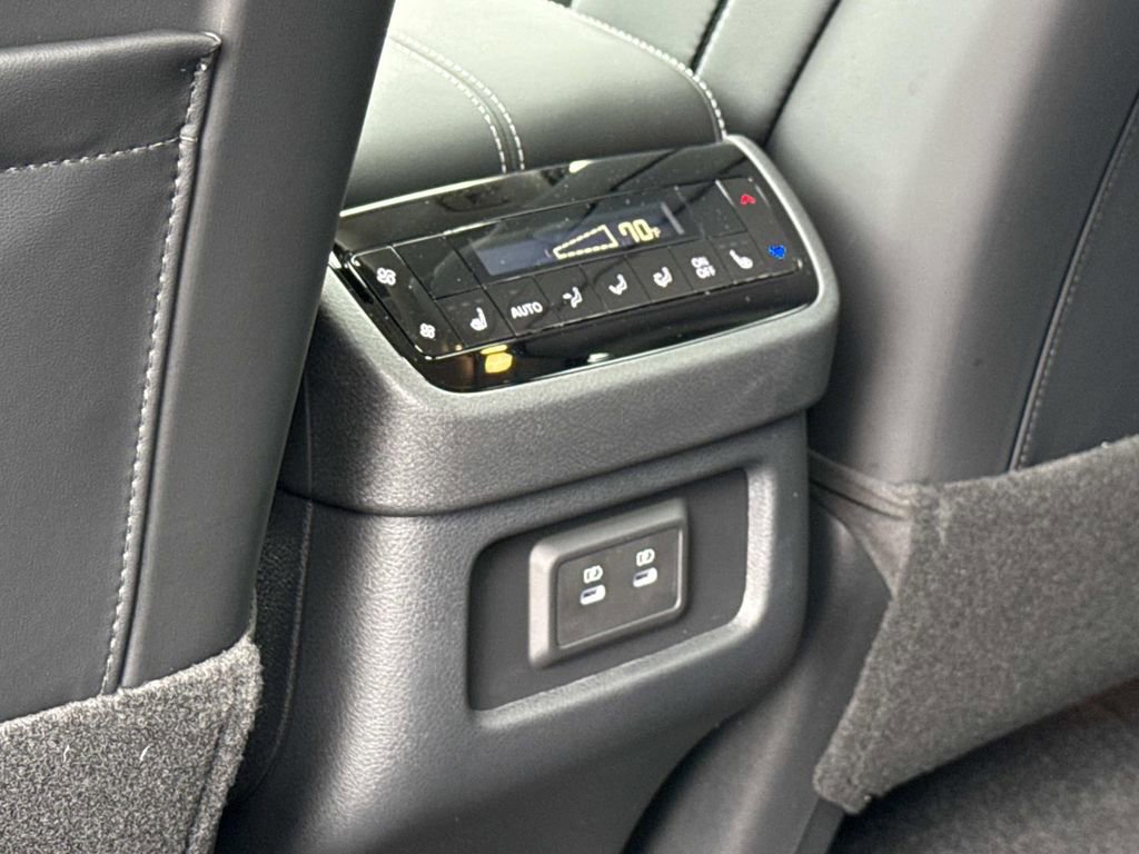 New 2026 INFINITI QX60 Luxe w/ Family Package image 17