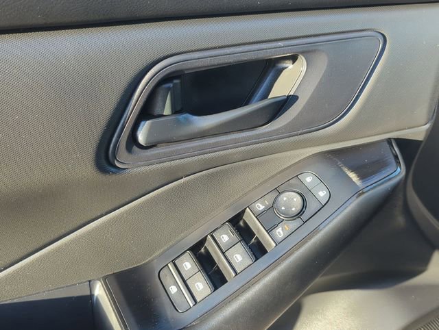 Used 2024 Nissan Rogue S image 13