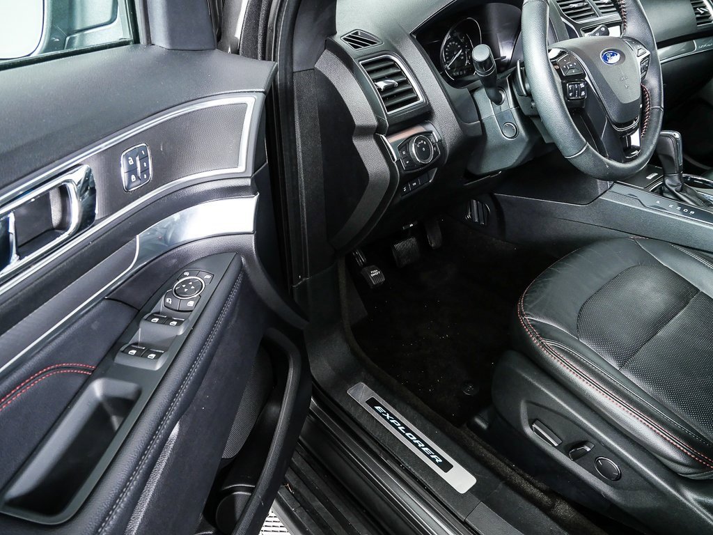 Used 2018 Ford Explorer Sport w/ Equipment Group 401A image 7