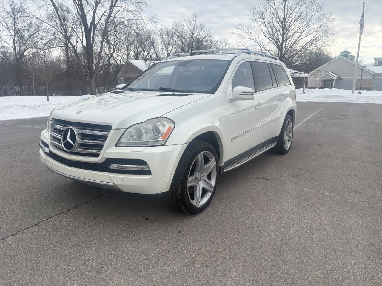 Used 2011 Mercedes-Benz GL 550 4MATIC image 2
