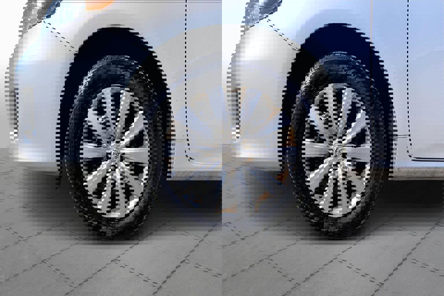 Used 2013 Toyota Corolla LE image 11