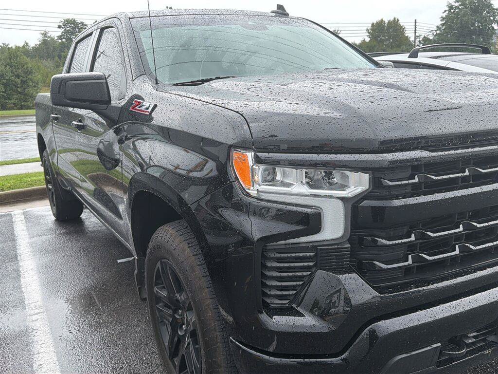 Used 2022 Chevrolet Silverado 1500 RST AWD/4WD image 2