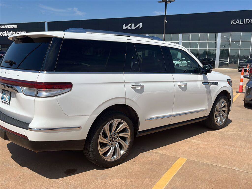 Used 2024 Lincoln Navigator Reserve AWD/4WD image 8
