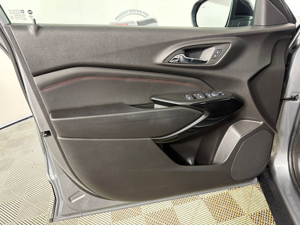 Used 2025 Chevrolet Trax RS w/ Driver Confidence Package FWD image 10