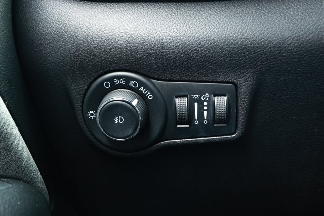 Used 2022 Jeep Compass Latitude w/ Sun and Sound Group AWD/4WD image 15