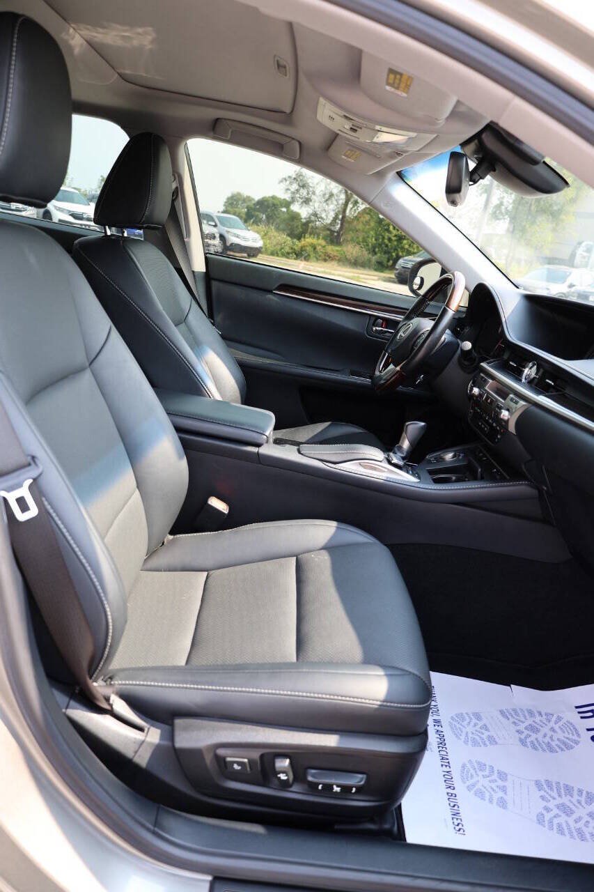 Used 2018 Lexus ES 300h w/ Navigation Package FWD image 15
