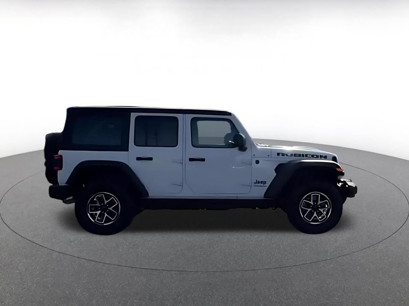 Used 2025 Jeep Wrangler Unlimited Rubicon AWD/4WD image 3