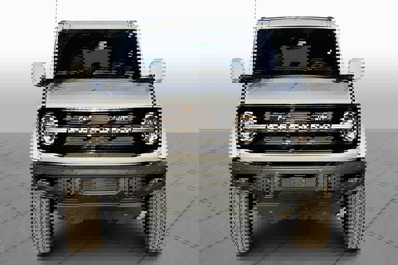 Used 2023 Ford Bronco Outer Banks image 3