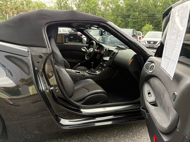 Used 2010 Nissan 370Z Touring RWD image 20