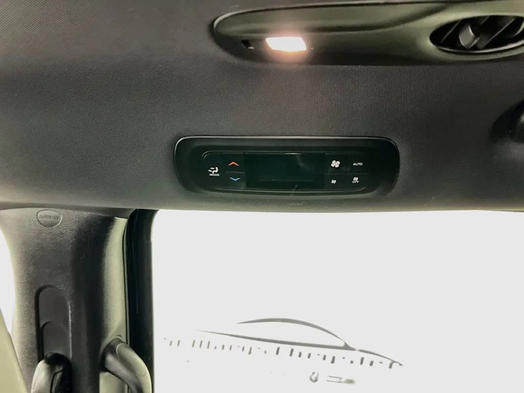 Used 2026 Chrysler Pacifica Select FWD image 25