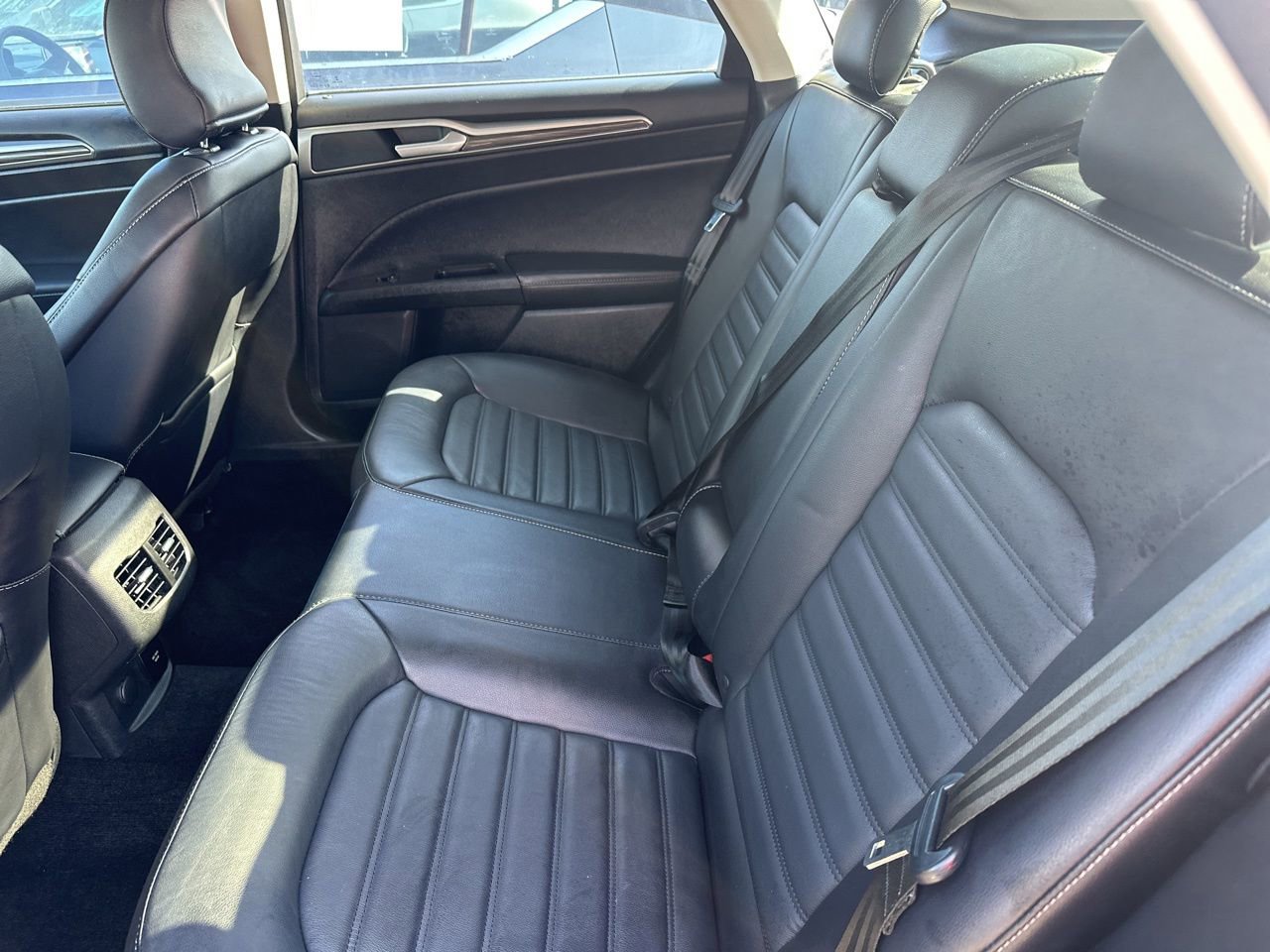 Used 2017 Ford Fusion SE w/ Fusion SE Technology Package image 11