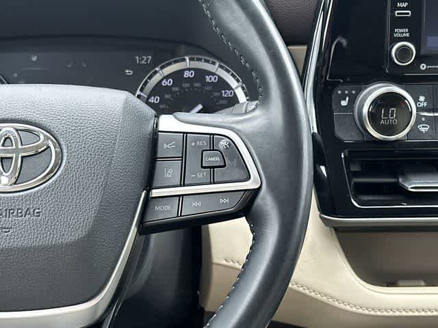 Used 2022 Toyota Highlander XLE image 10
