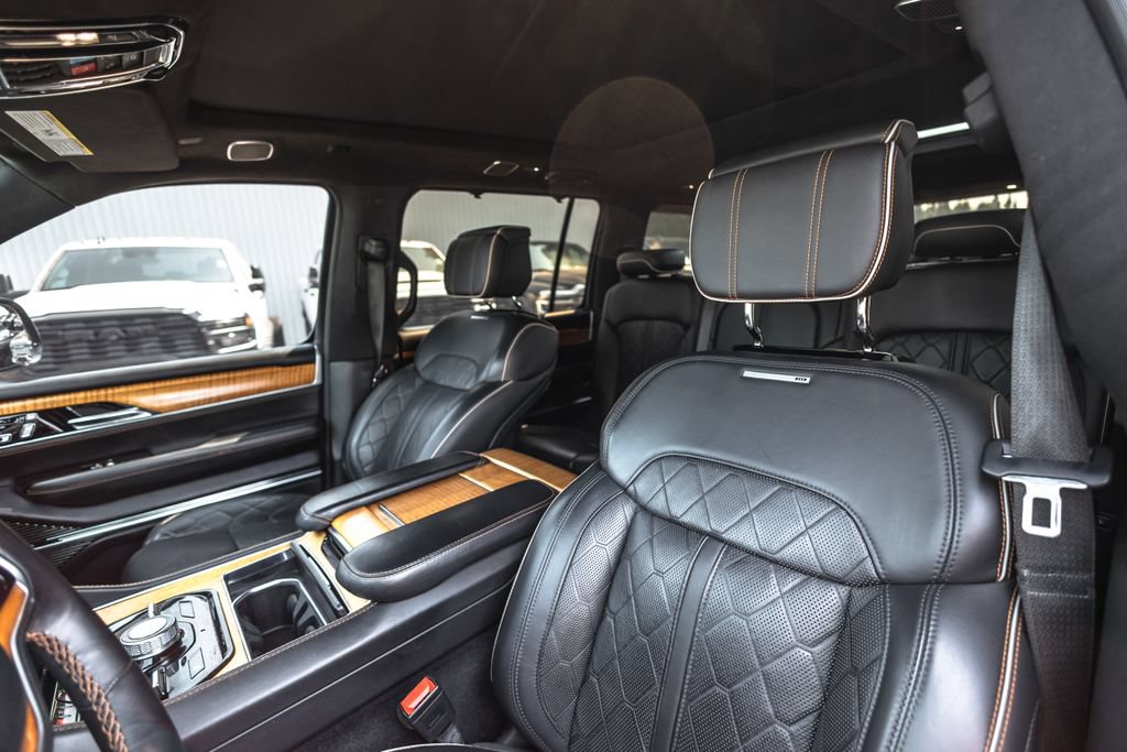 Used 2022 Jeep Grand Wagoneer Series III w/ Flexible Seating Group AWD/4WD image 17