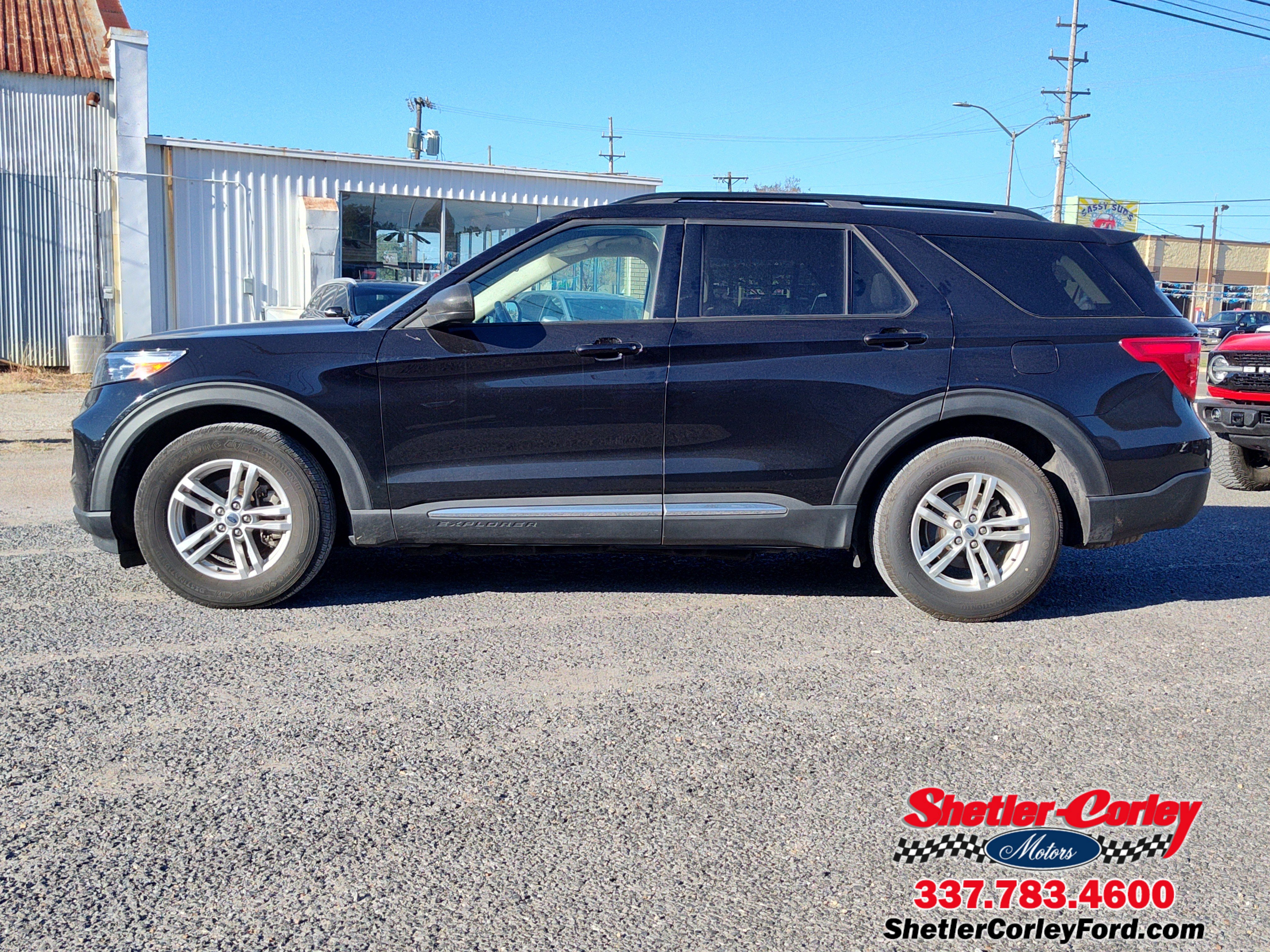 Used 2023 Ford Explorer XLT w/ Equipment Group 202A image 3