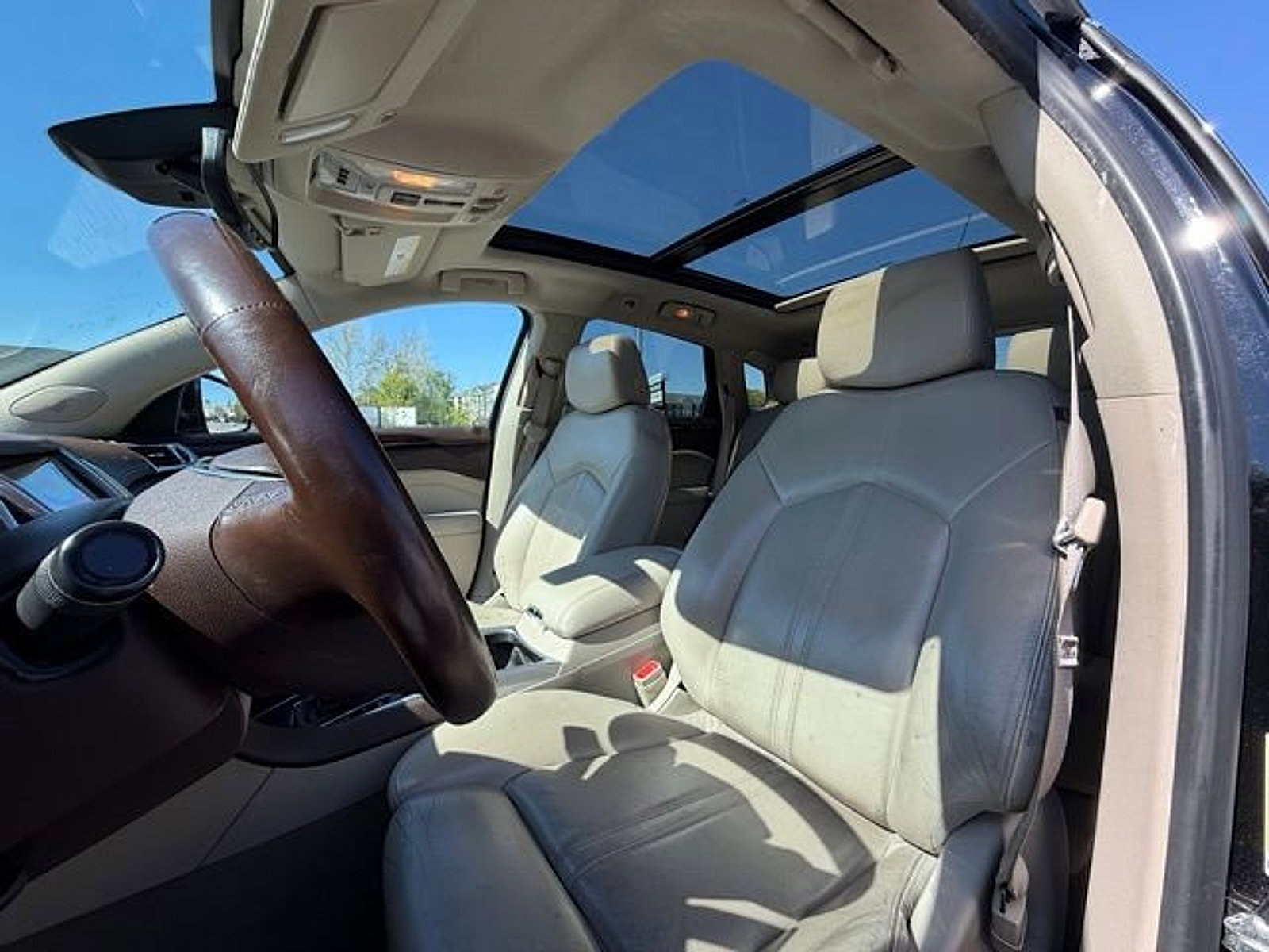 Used 2016 Cadillac SRX Luxury w/ Driver Awareness Package AWD/4WD image 19