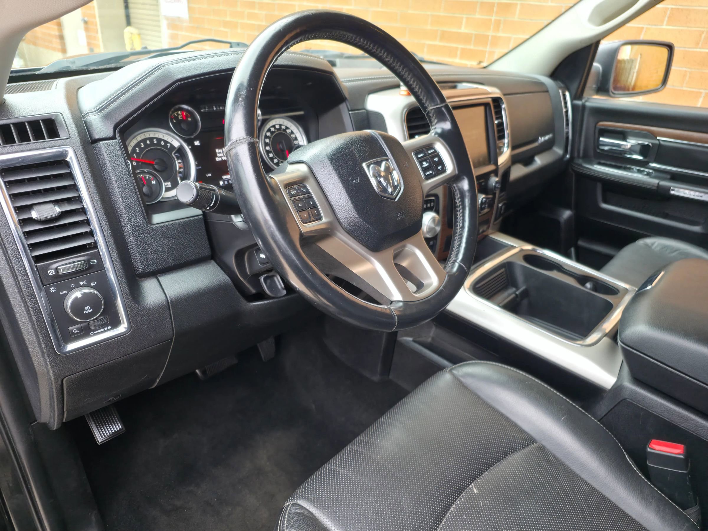 Used 2016 RAM 1500 Laramie w/ Convenience Group AWD/4WD image 18