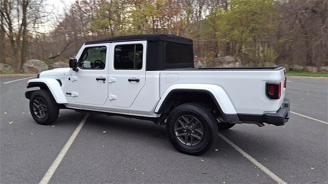 Used 2024 Jeep Gladiator Sport image 6
