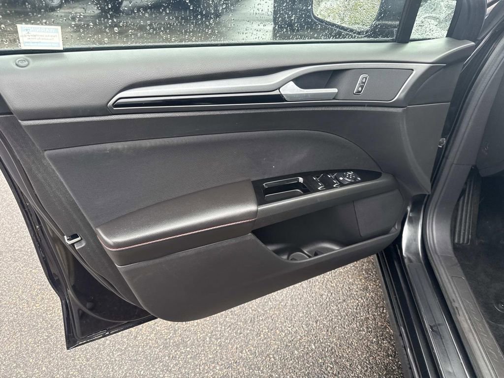 Used 2013 Ford Fusion SE FWD image 17