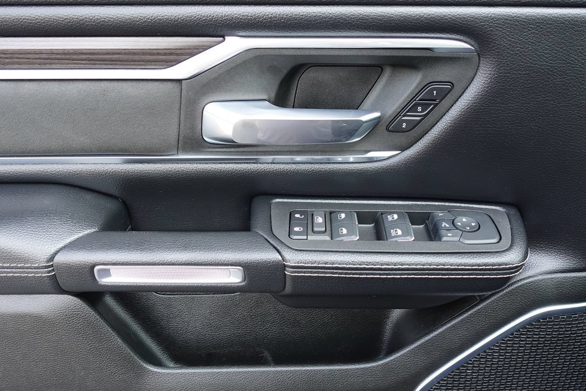 Used 2025 RAM 1500 Laramie w/ Sport Appearance Package AWD/4WD image 8