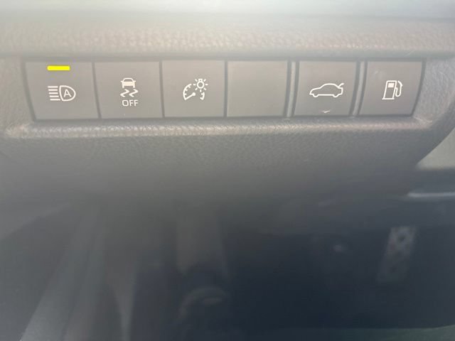 Used 2025 Toyota Camry SE w/ Convenience Package FWD image 15