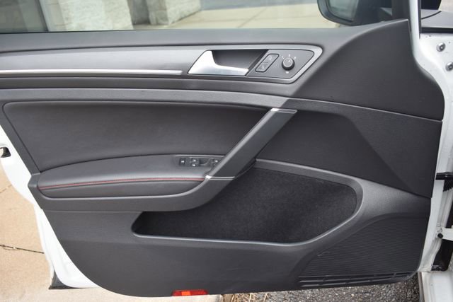 Used 2018 Volkswagen GTI SE w/ SE Leather Package image 17