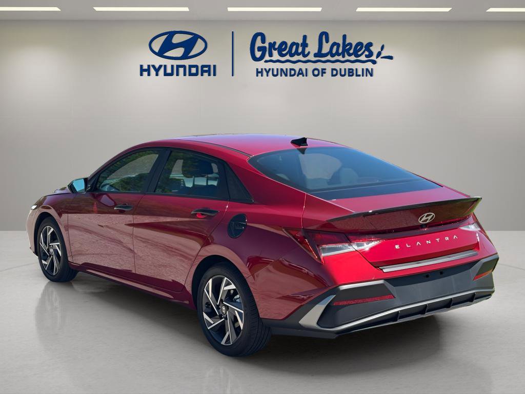 Used 2025 Hyundai Elantra Sport FWD image 3