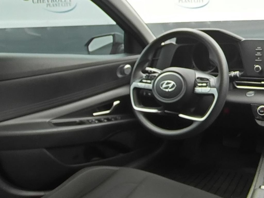 Used 2023 Hyundai Elantra SEL w/ Preferred Accessory Package FWD image 16