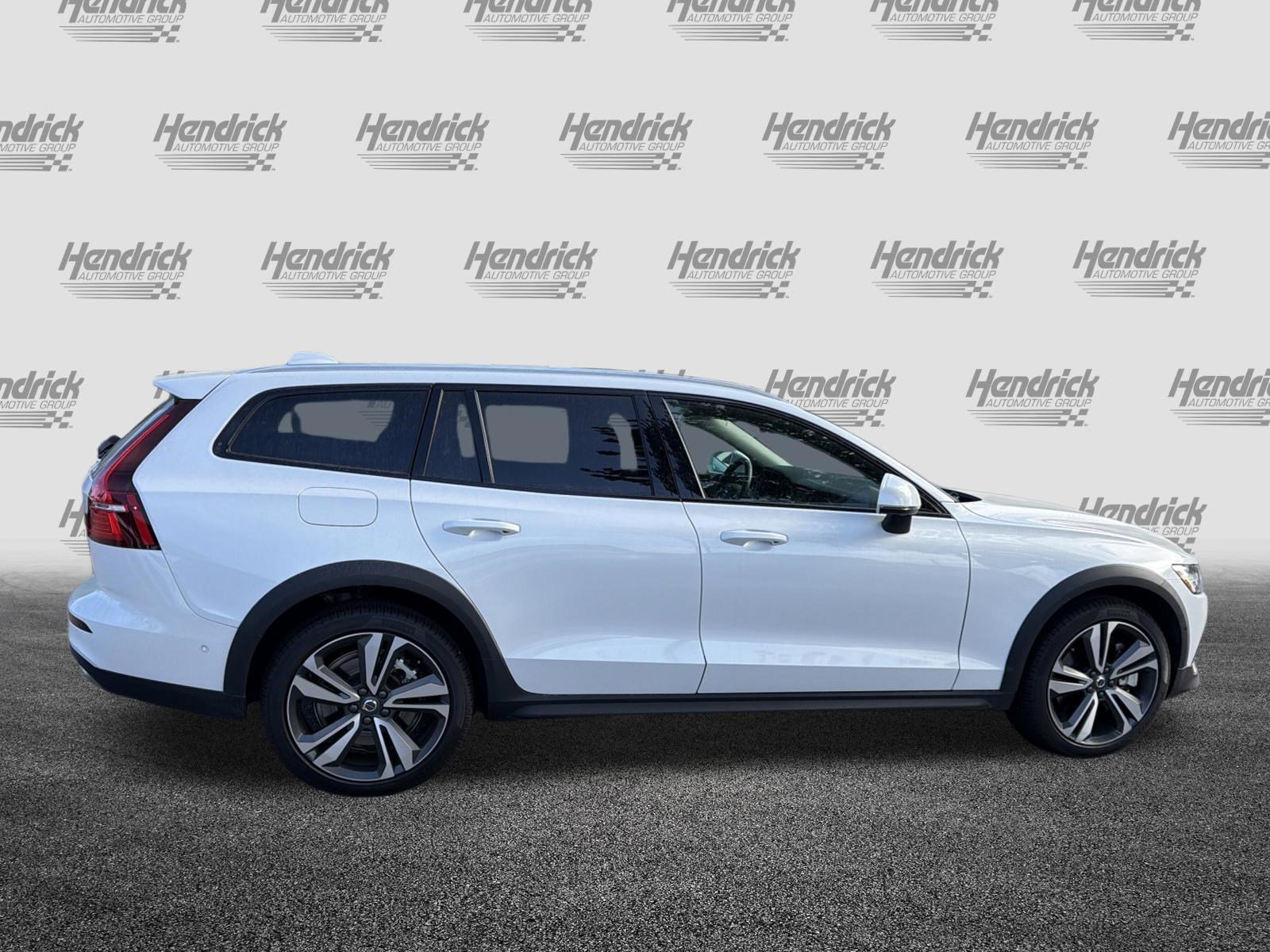 Certified 2025 Volvo V60 B5 Cross Country Plus image 11