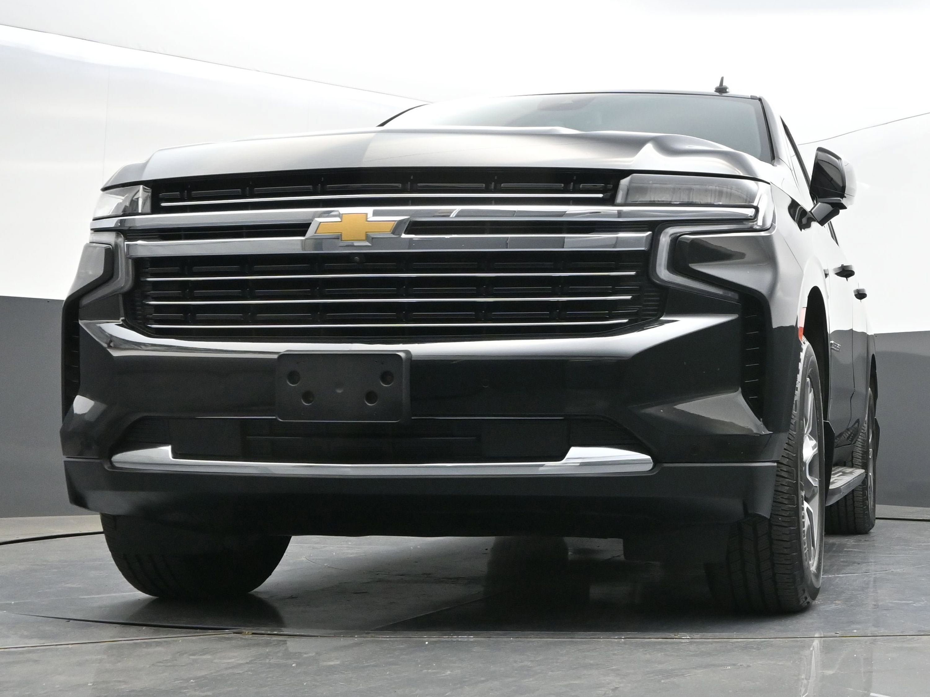 Used 2023 Chevrolet Suburban LT w/ Luxury Package AWD/4WD image 46