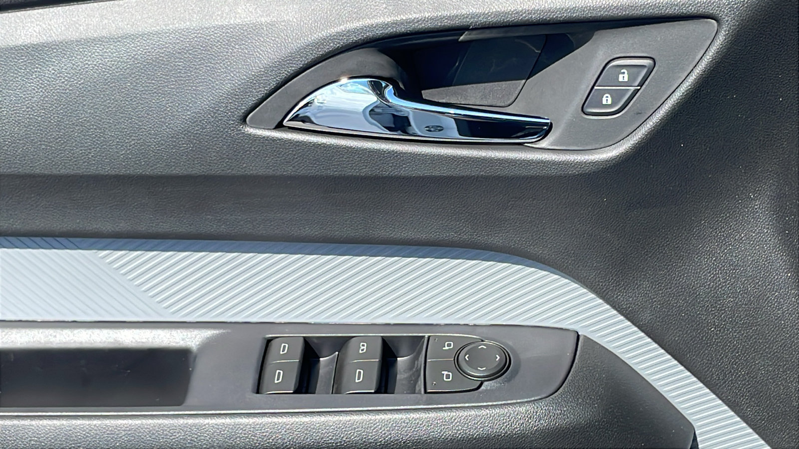 New 2027 Chevrolet Bolt LT w/ Comfort Package FWD image 16