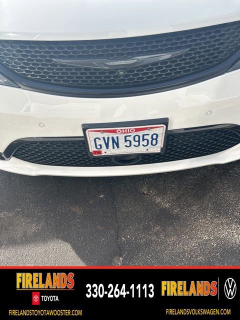 Used 2018 Chrysler Pacifica Limited image 4