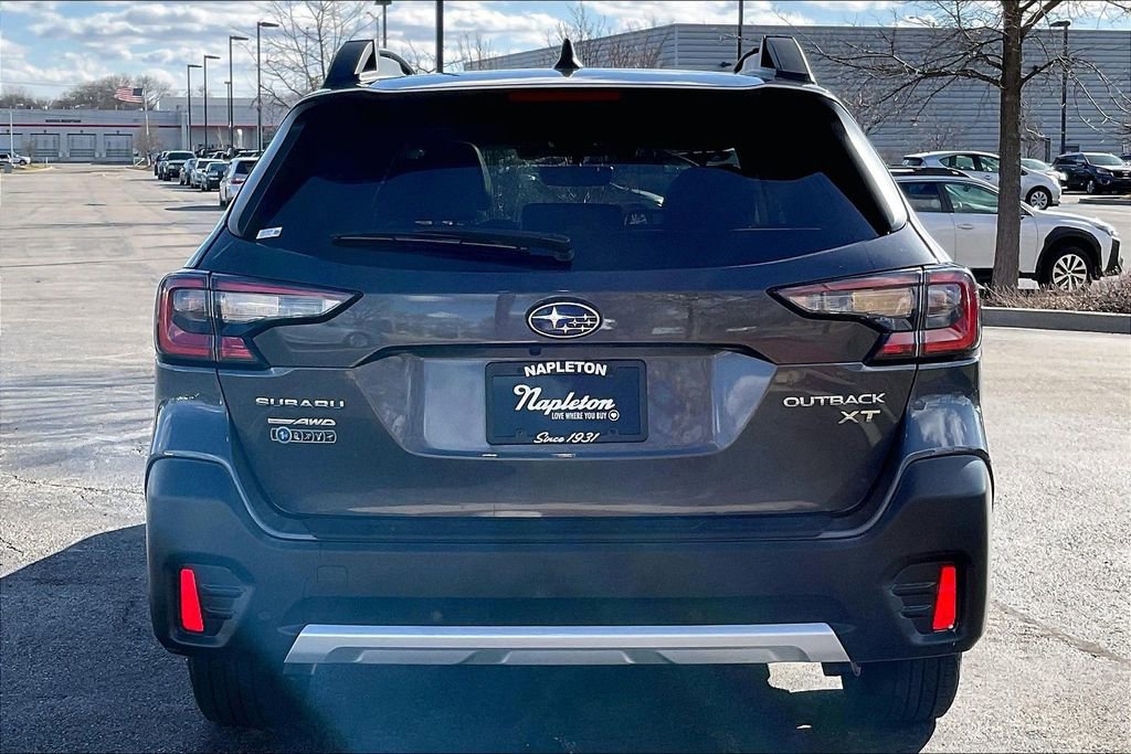 Used 2022 Subaru Outback Limited XT image 3