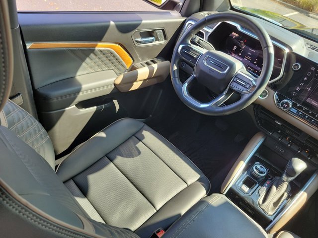 Used 2023 GMC Canyon Denali image 3