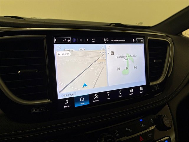 Used 2025 Chrysler Pacifica Limited image 25