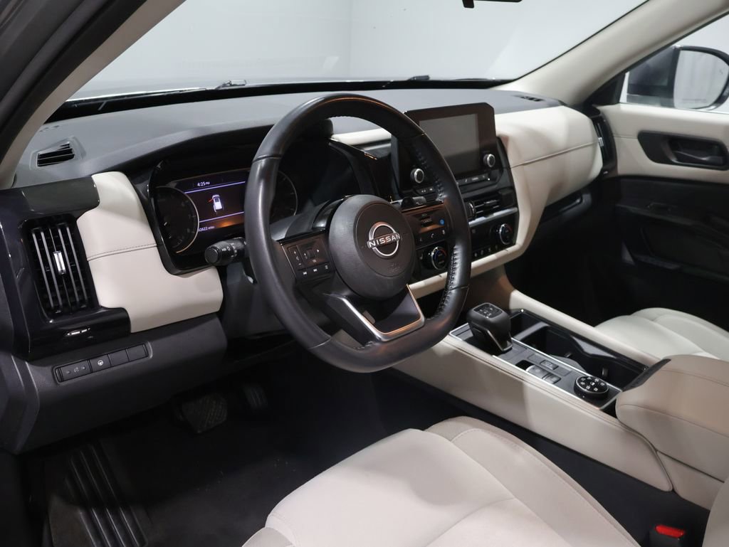 Used 2023 Nissan Pathfinder SV w/ Cargo Package image 14