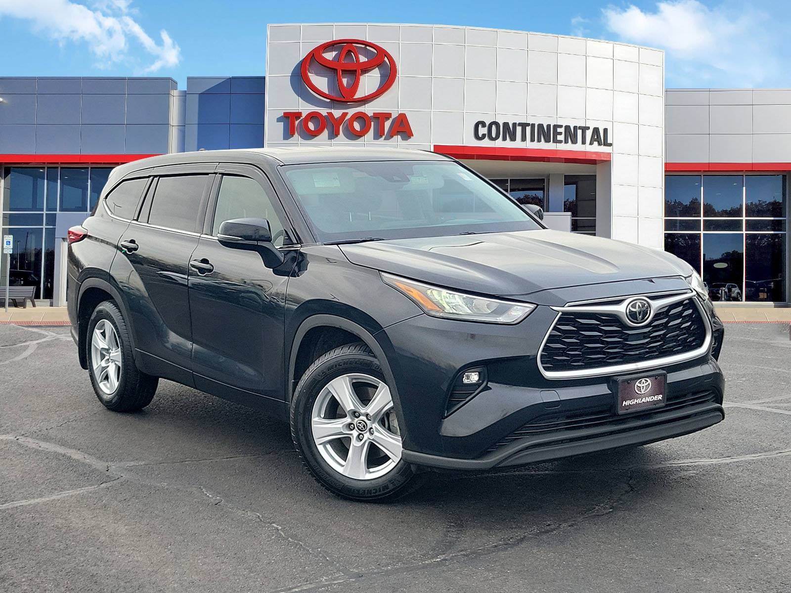 Certified 2020 Toyota Highlander LE image 2