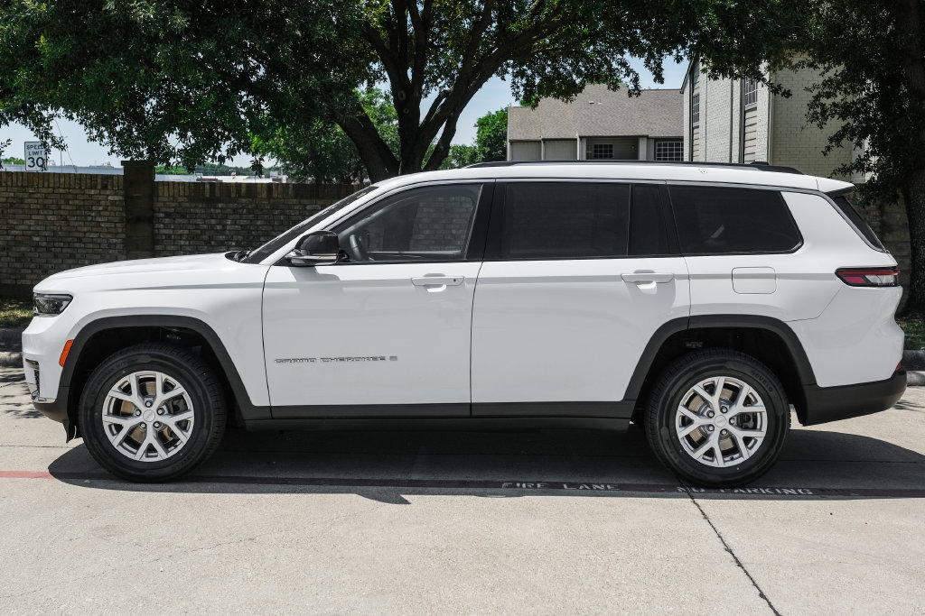 Used 2023 Jeep Grand Cherokee L Limited AWD/4WD image 21