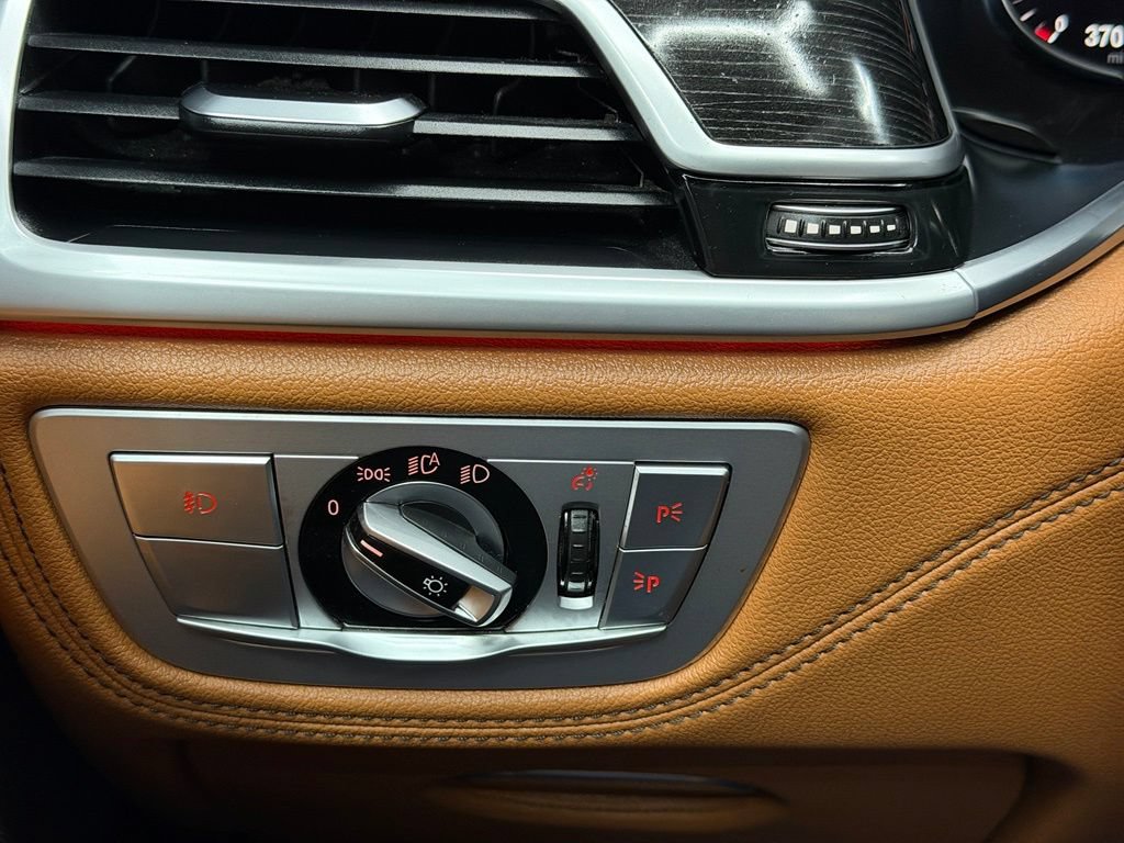Used 2019 BMW 740i w/ M Sport Package RWD image 30