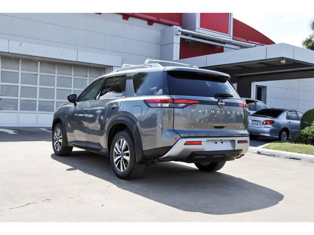 Used 2024 Nissan Pathfinder SL FWD image 3