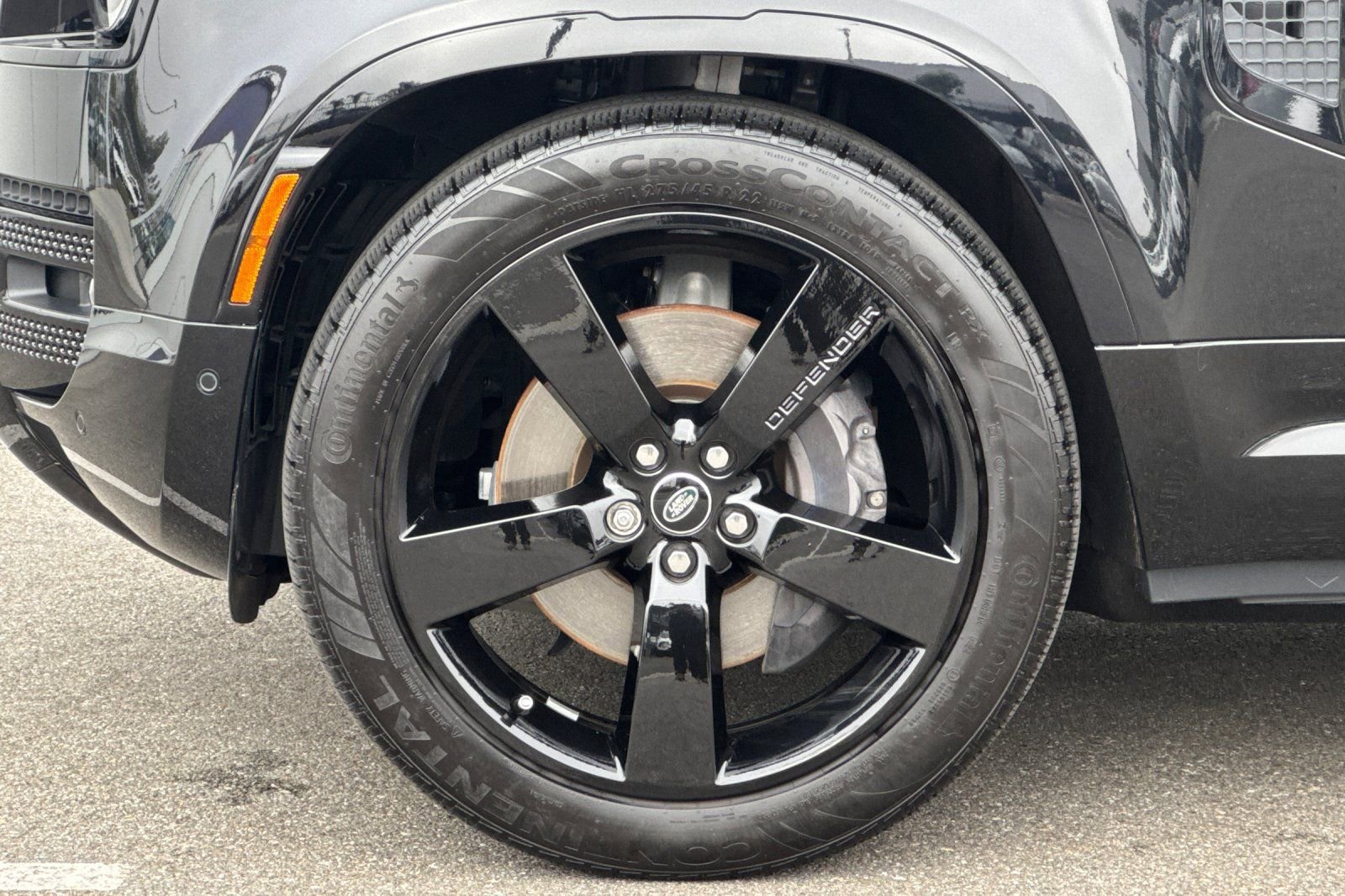 Used 2025 Land Rover Defender 110 X-Dynamic SE image 32